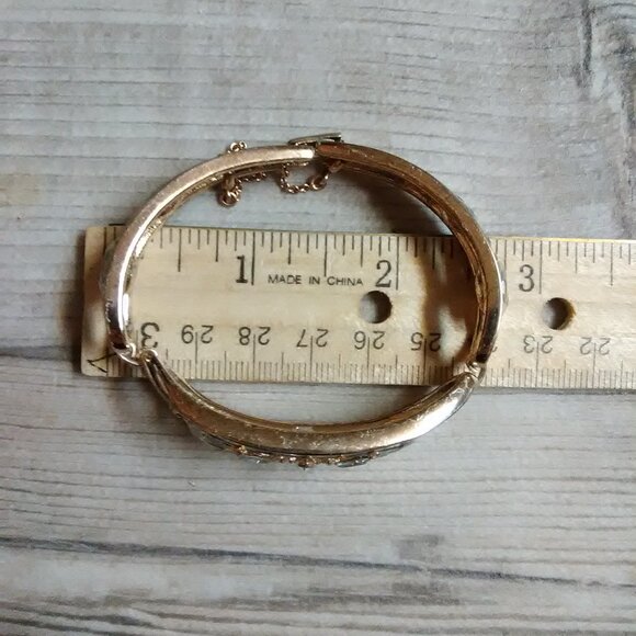 Trifari bracelet - rhinestone & gold tone - pat pend - chain intact - Picture 15 of 16